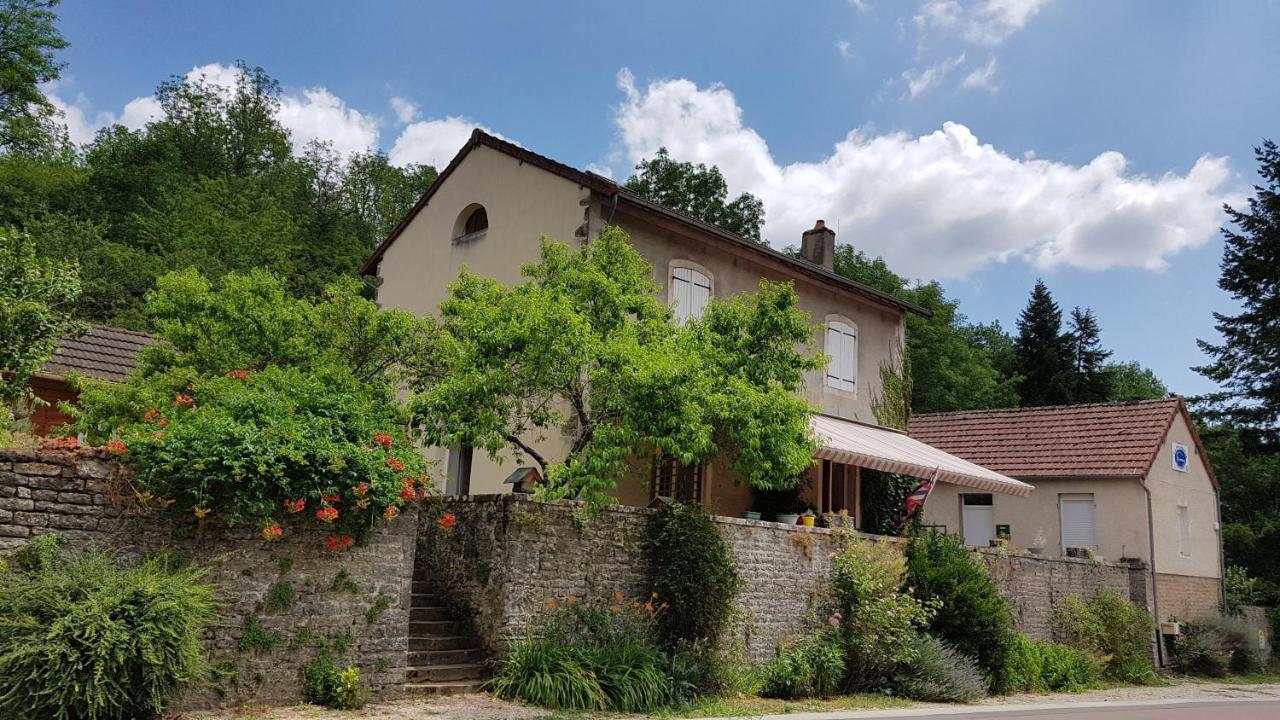 La Providence, Chambres D'Hotes Saint-Sernin-du-Plain Exterior foto
