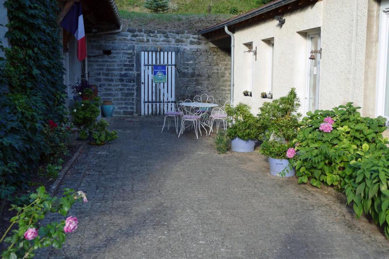 La Providence, Chambres D'Hotes Saint-Sernin-du-Plain Exterior foto